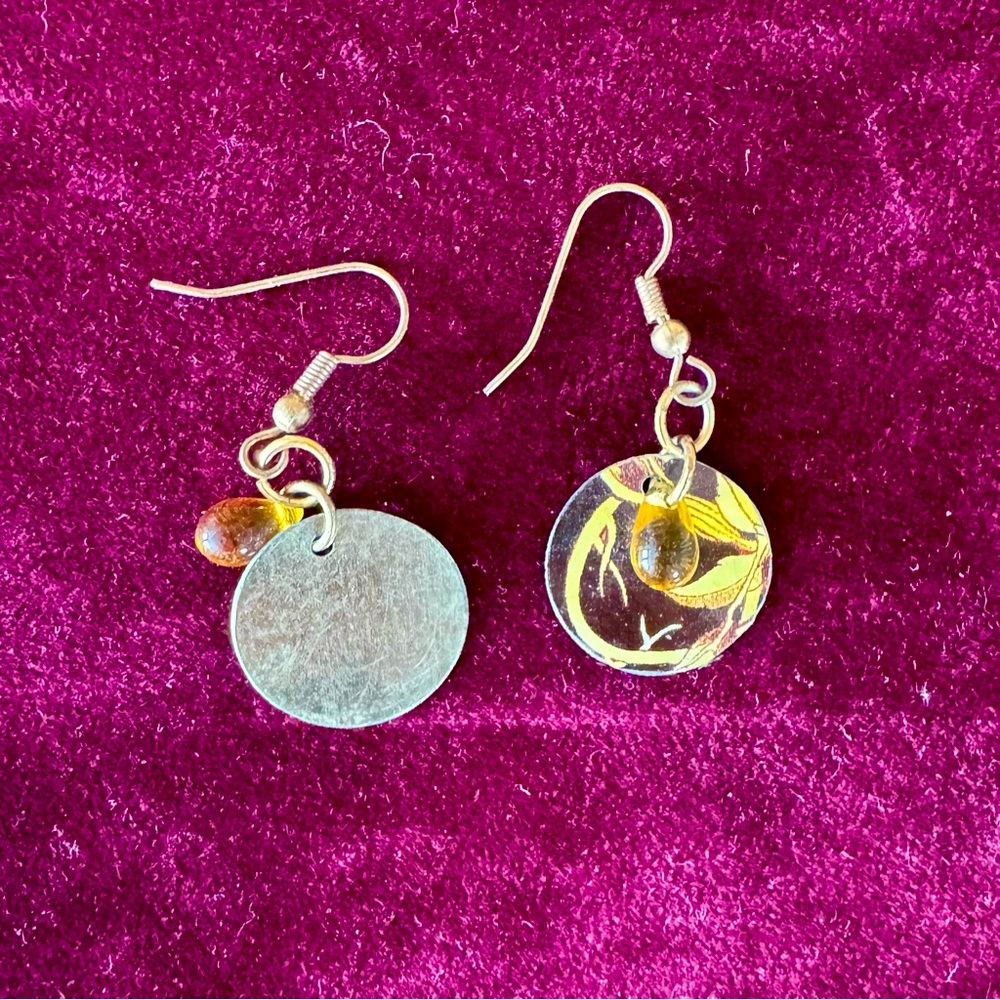 💛 Gold tone earrings 💛